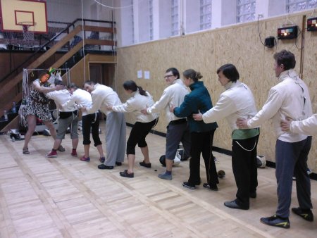 Studenci wo�aj� na pomoc ostatniego swojego koleg� ... Czy dadz� rad� ? ...