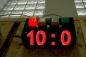 Ambitny czasomierz wy�wietli� - niestety omy�kowo - wynik 10 : 0 - co oznacza�o definitywn� pora�k�, ale ... Jamesa !