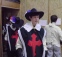 Wtedy na sal� wkroczyli Atos, Portos i Aramis ...