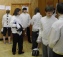 Po przywdzianiu szermierczych stroj�w - studenci przyst�pili do nieformalnych rokowa� ...