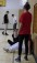 Studenci - aby unikn�� przedstartowej tremy - gromadzili si� pocz�tkowo w niewielkie damskie i m�skie grupki ...