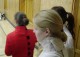 Przedstawicielki klanu kobiet uwa�nie oberwowa�y szermiercze umiej�tno�ci pan�w ...