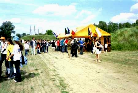 Sektor szermierki na Fina�ach XVI Parafiady na Siekierkach w Warszawie.