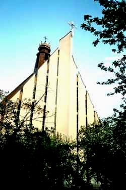 Sanktuarium Matki Bo�ej Opiekunki M�odzie�y na Siekierkach.