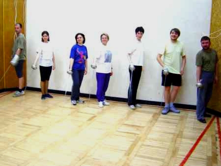 Przed prac� n�g - obowi�zkowy uk�on szermierczy ...
