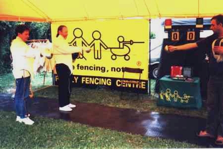 Uk�on szermierczy na cztery tempa ...